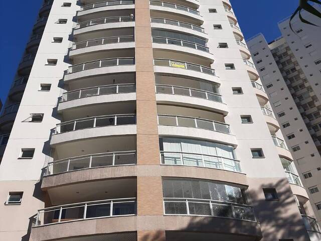Apartamento para Venda em São José dos Campos - 2