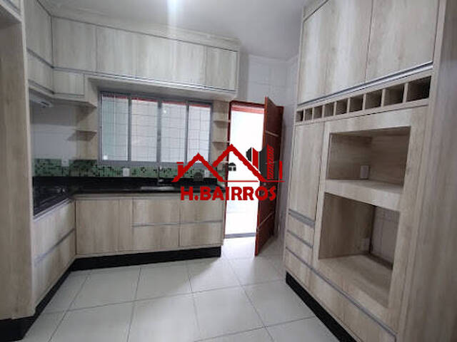Casa para Venda em São José dos Campos - 3